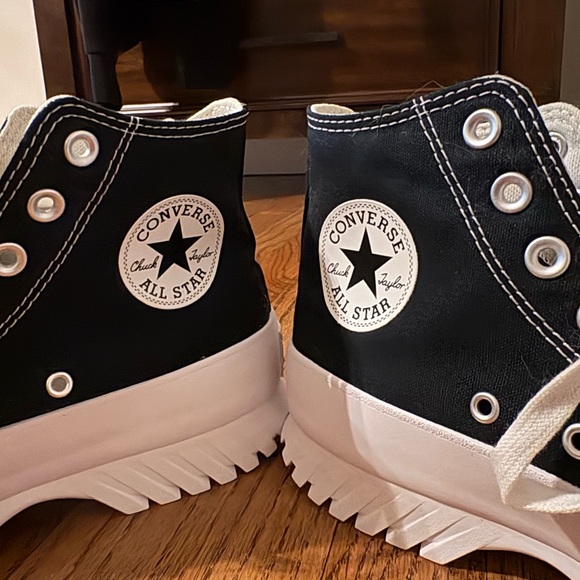 Converse Women's Chuck Taylor All Star Lugged 2.0 High-Top platform sneakers - Picture 3 of 5